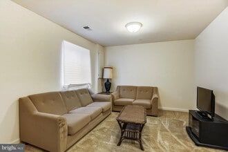 612 Chance Place in Capitol Heights, MD - Building Photo - Building Photo