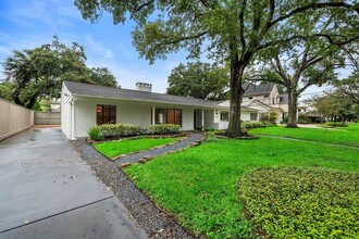 4702 Banning Dr in Houston, TX - Building Photo - Building Photo