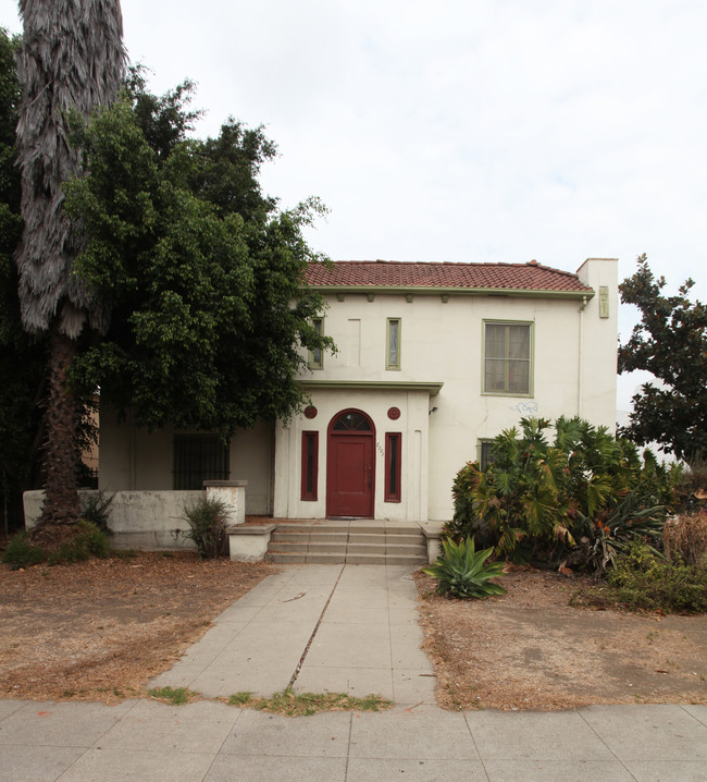 6101 Afton Pl in Los Angeles, CA - Foto de edificio - Building Photo