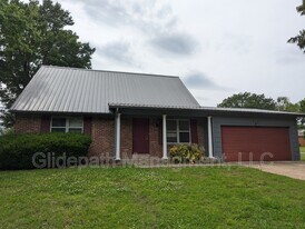 1501 Broadmoor Rd in Jonesboro, AR - Building Photo
