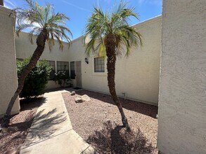 1855 E Sunburst Ln in Tempe, AZ - Building Photo - Building Photo
