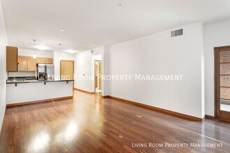 2335 NW Raleigh St-Unit -Unit 331 in Portland, OR - Building Photo - Building Photo