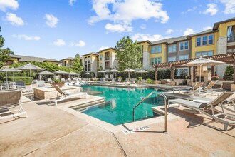 Grand at The Dominion Apartments in San Antonio, TX - Foto de edificio - Building Photo