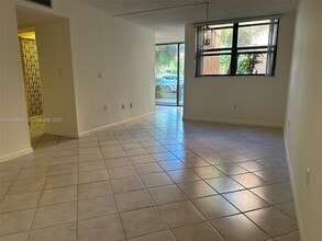 9420 W Flagler St in Miami, FL - Building Photo - Building Photo