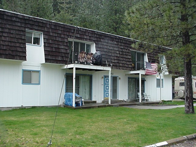 402 E Yellowstone Ave in Silverton, ID - Foto de edificio - Building Photo
