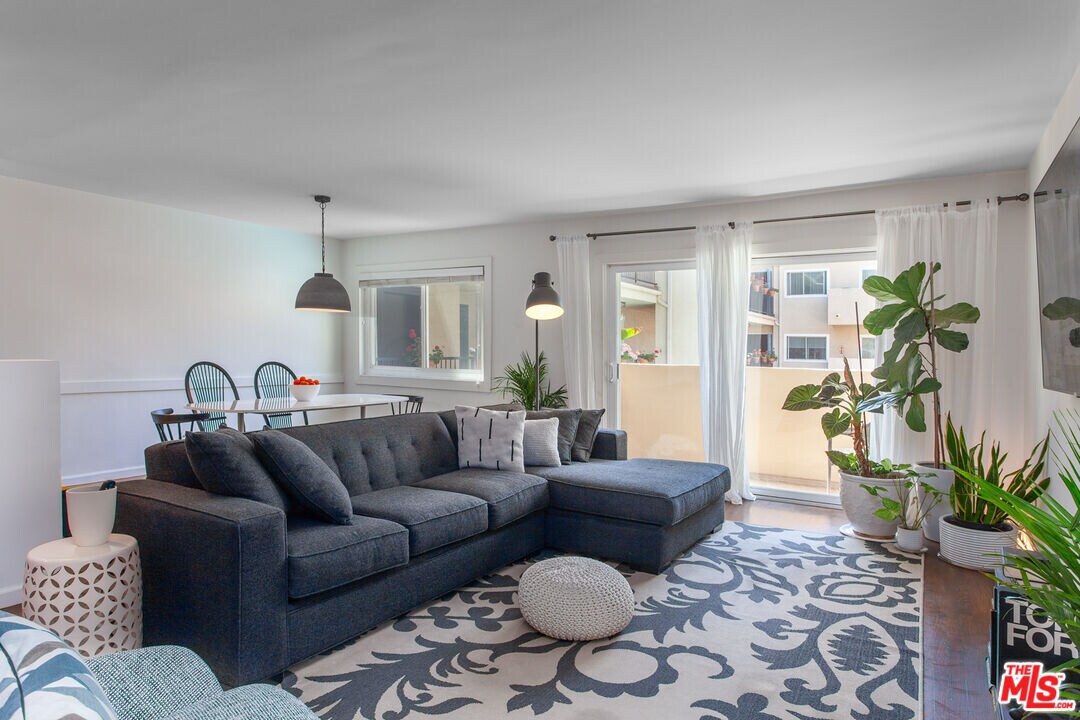 1203 N Sweetzer Ave in West Hollywood, CA - Building Photo