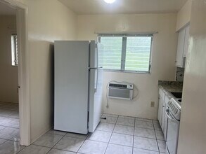525 NE 150th St, Unit 3 in Miami, FL - Building Photo - Building Photo