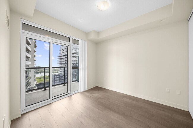 38 Annie Craig Dr in Toronto, ON - Building Photo - Building Photo