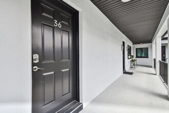 2942 W Bay Dr in Belleair Bluffs, FL - Building Photo - Building Photo