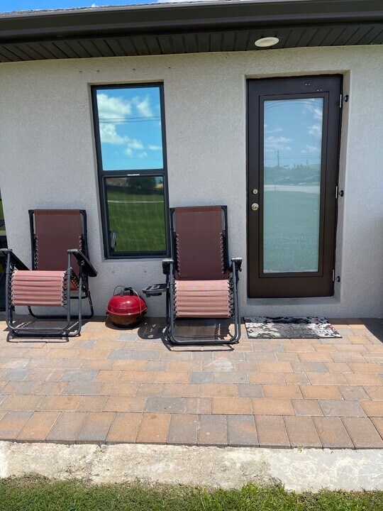 2116 NE 8th Pl in Cape Coral, FL - Building Photo