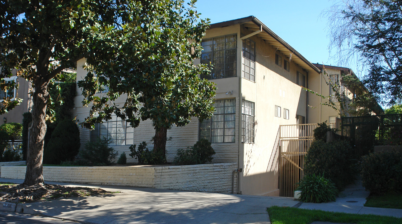 204 Holliston Ave in Pasadena, CA - Building Photo