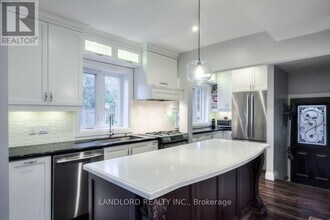 525 Russell Hill Rd in Toronto, ON - Building Photo - Building Photo