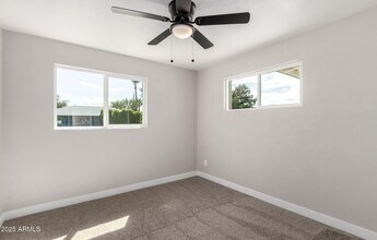 4402 E Mitchell Dr in Phoenix, AZ - Building Photo - Building Photo