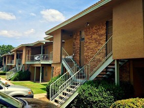 Courtyard Villas in Lubbock, TX - Building Photo - Building Photo