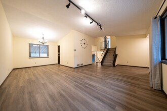 6900 Woodland Dr in Eden Prairie, MN - Building Photo - Building Photo