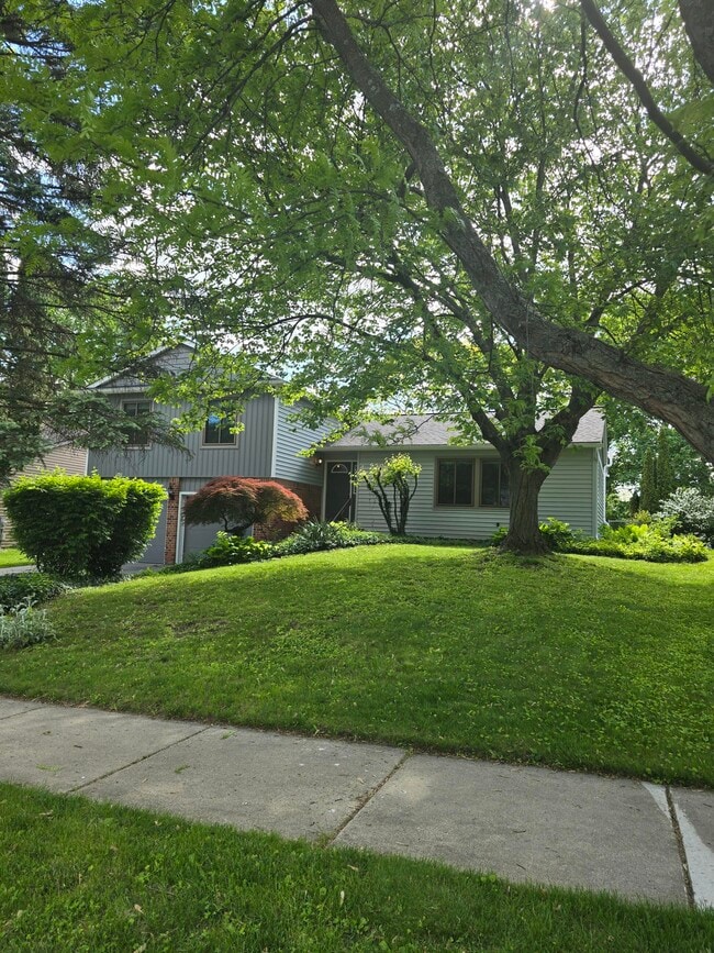 property at 2125 Ardenne Dr