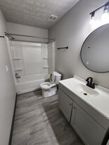 415 Sheraton Dr NW in North Canton, OH - Building Photo