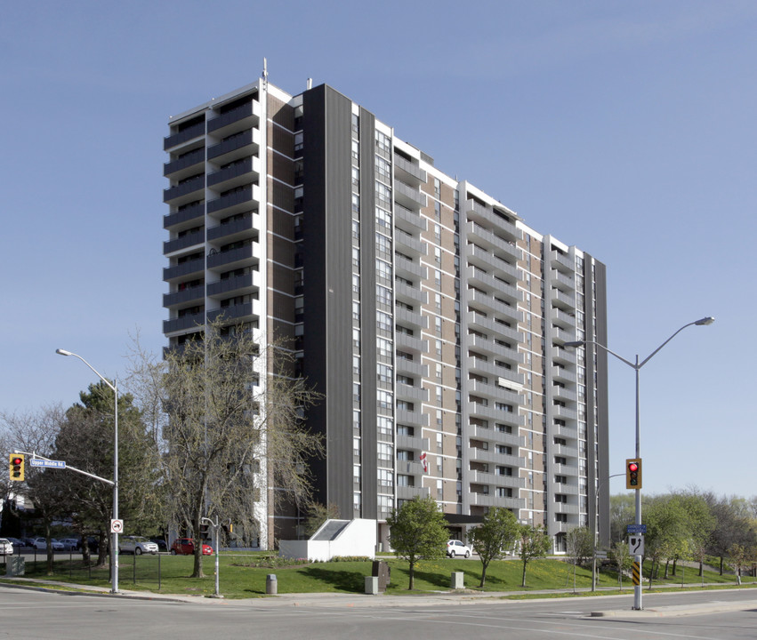 Upper Middle Place in Burlington, ON - Building Photo