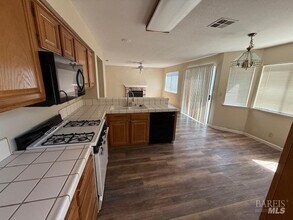 1187 Notre Dame Cir in Vacaville, CA - Building Photo - Building Photo