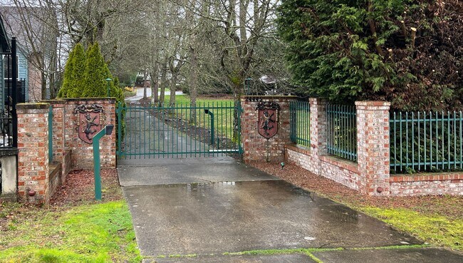 24445 Marine View Dr S in Des Moines, WA - Building Photo - Building Photo