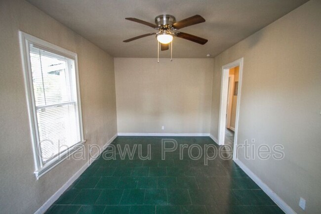 928 Poinsettia St in San Antonio, TX - Building Photo - Building Photo