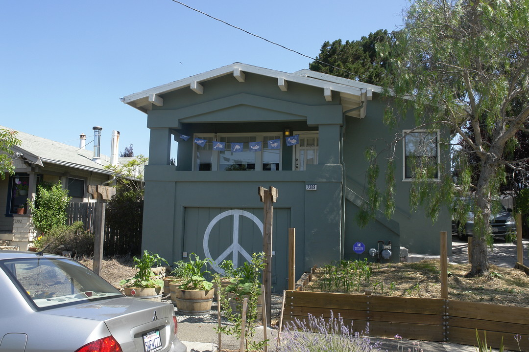 2308 Damuth St in Oakland, CA - Building Photo