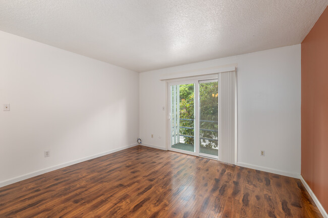 Marquam Terrace Apartments in Portland, OR - Building Photo - Interior Photo