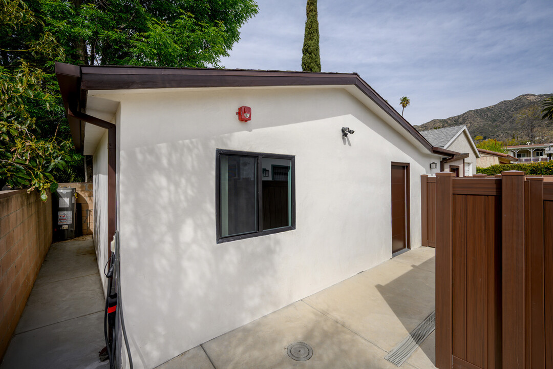 1361 Alameda Ave in Glendale, CA - Building Photo