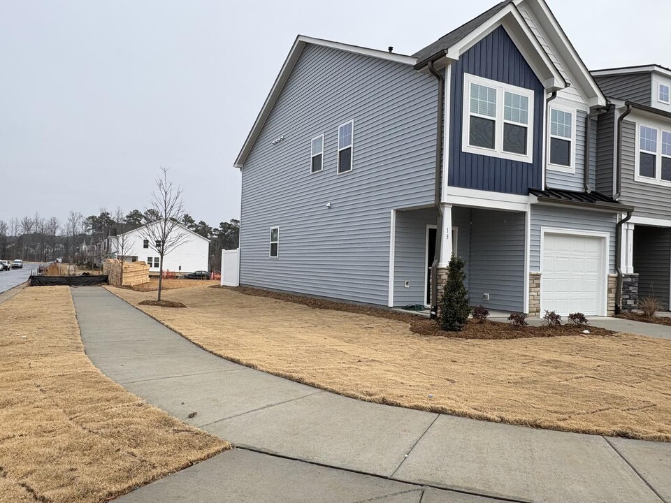 13 Lavender Ln in Clayton, NC - Building Photo