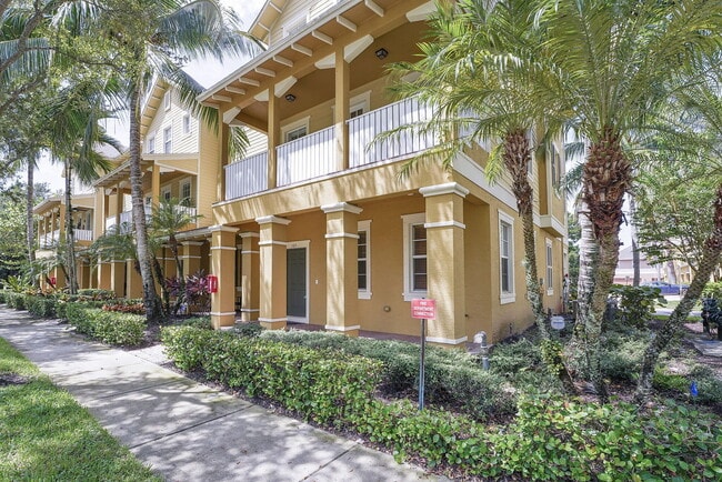 128 W Royal Palm Cir