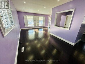 27 Mossbank Dr in Toronto, ON - Building Photo - Building Photo