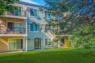 Cedar Ridge Apartments in Apple Valley, MN - Foto de edificio - Building Photo