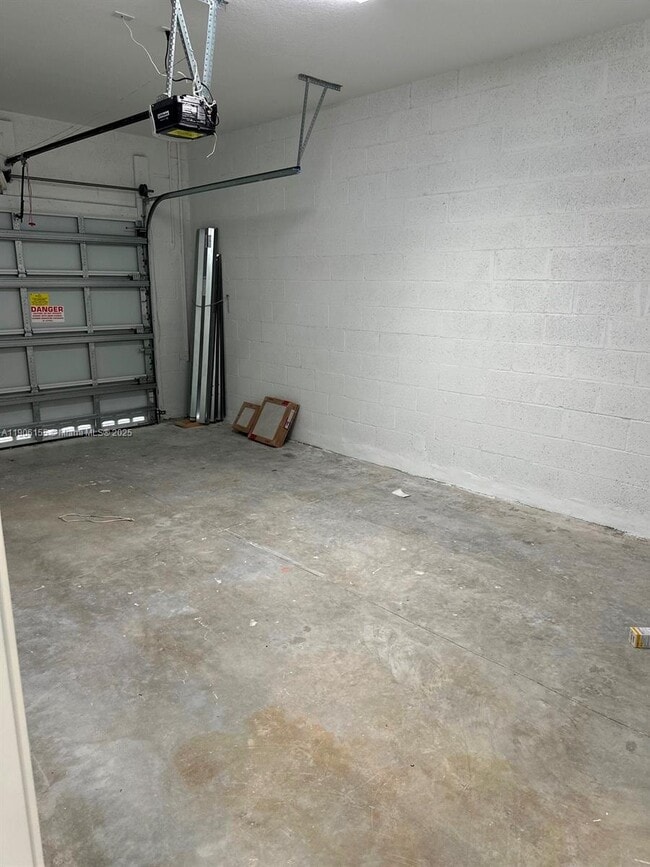 814 SW 11th Wy in Florida City, FL - Building Photo - Building Photo