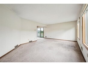3893 Dolomite Dr in Eagan, MN - Building Photo - Building Photo