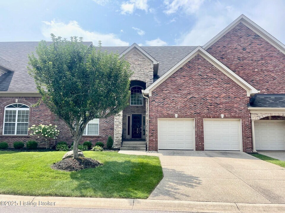 3234 Ridge Brook Cir in Louisville, KY - Building Photo