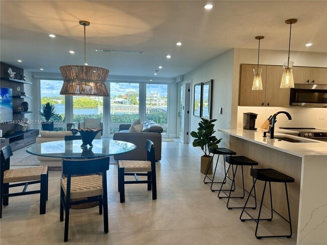 6063 E Peppertree Way in Siesta Key, FL - Building Photo - Building Photo