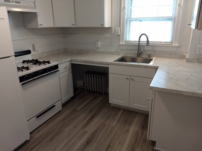 316 Bermond Ave, Unit 3