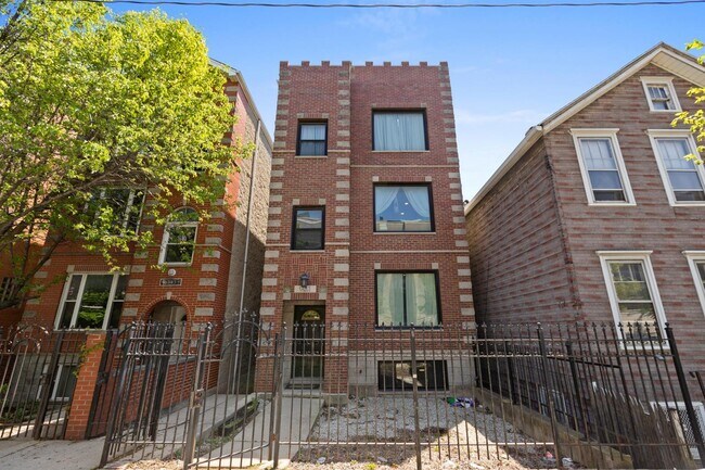 property at 1345 W Walton St
