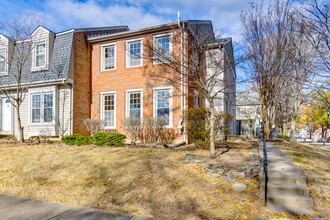 3983 Wilcoxson Dr in Fairfax, VA - Building Photo - Building Photo