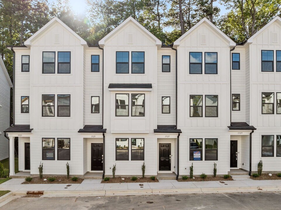1525 Crescent Townes Wy in Raleigh, NC - Building Photo
