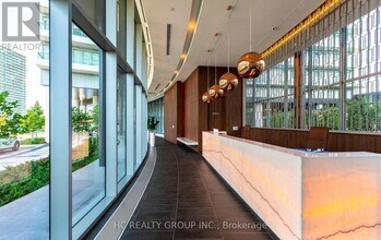 115 McMahon Dr in Toronto, ON - Building Photo - Building Photo