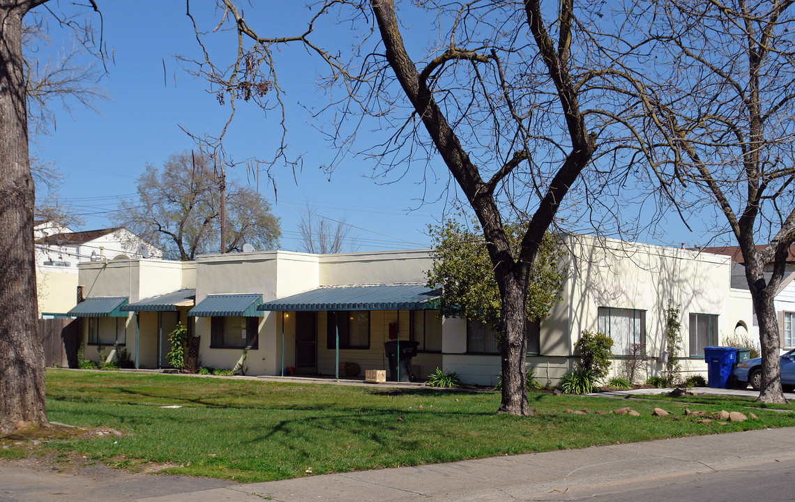 Walnut View Apartments in Sacramento, CA - Building Photo