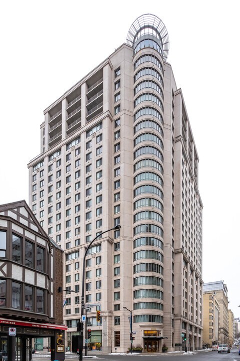 Le Roc Fleuri in Montréal, QC - Building Photo