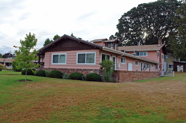 Fountain Court in Salem, OR - Building Photo - Building Photo