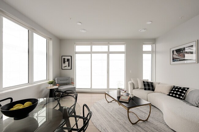 Tresah West in Victoria, BC - Building Photo - Building Photo