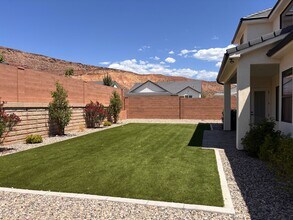 308 S Water Crse Dr in Washington, UT - Building Photo - Building Photo
