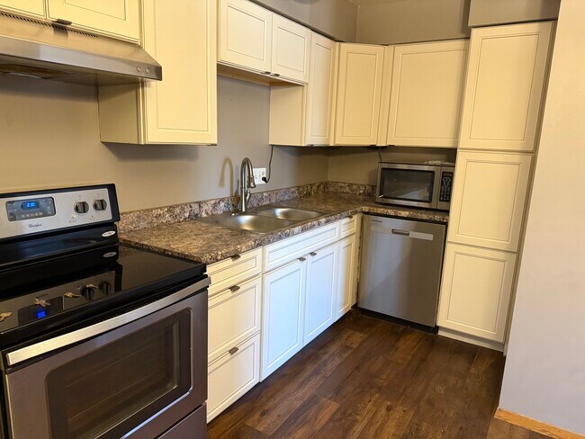 633 S Main Ave in Sioux Falls, SD - Foto de edificio - Building Photo