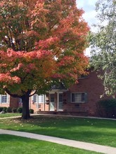 Waterfall Village in Bloomingdale, NJ - Foto de edificio - Building Photo