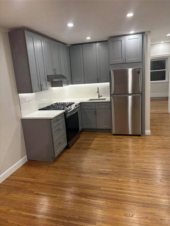 180 Kearney Ave in Bronx, NY - Building Photo