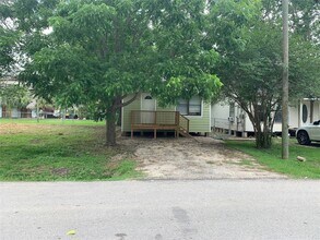 4413 6th St in Bacliff, TX - Building Photo - Building Photo